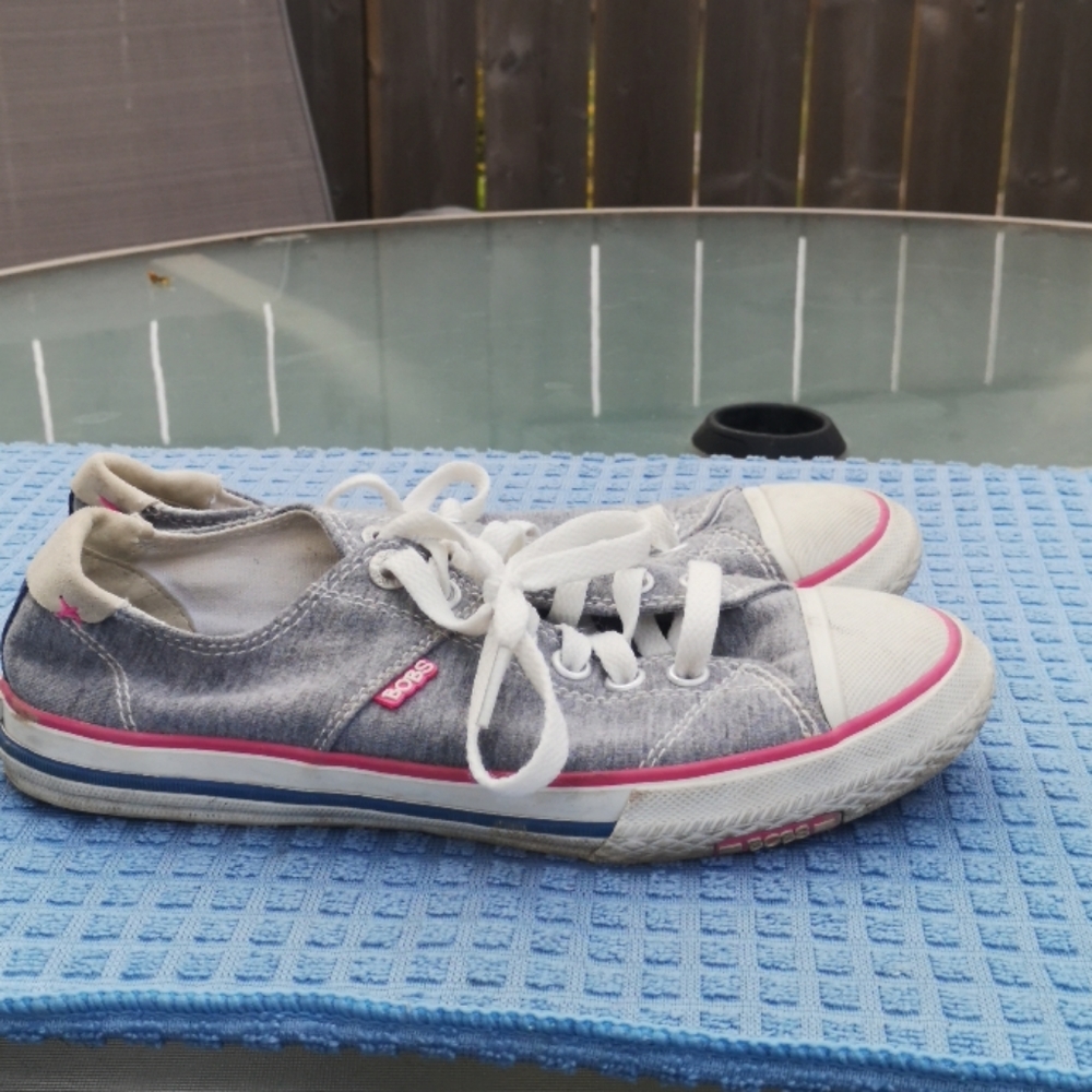 Shoes - Picture 2 of 3